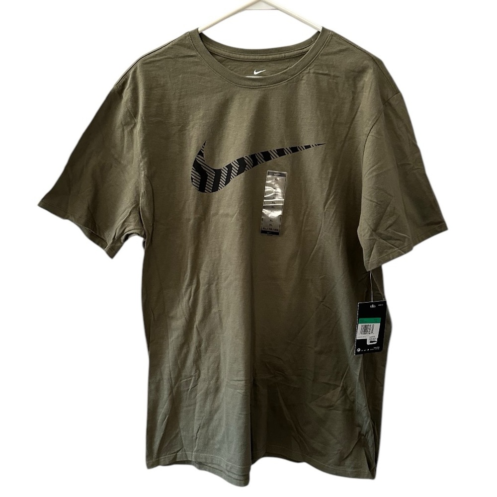 Men’s Nike Athletic Cut Swoosh Logo Short Sleeve Shirt, Size Extra Large.